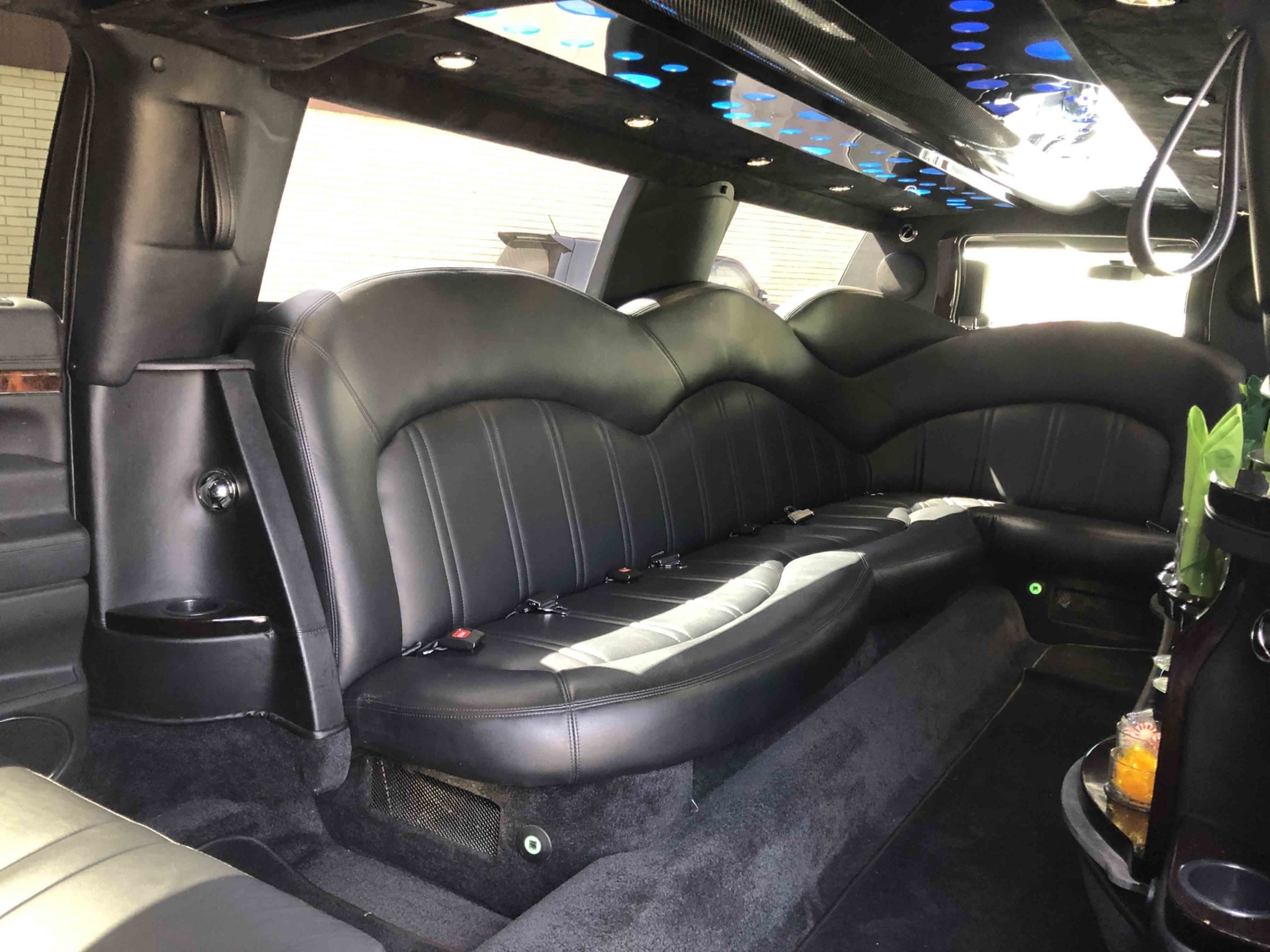Lincoln Continental Stretch Limousine Interior 02