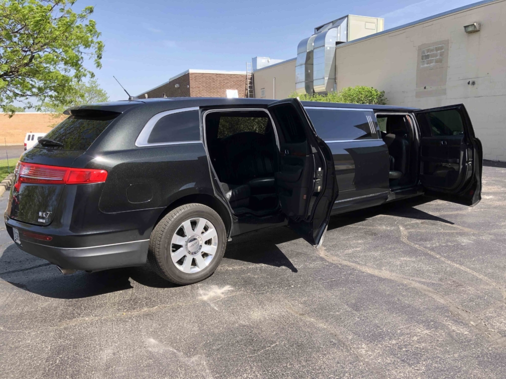 Black Lincoln Stretch with Brides Door Exterior 02