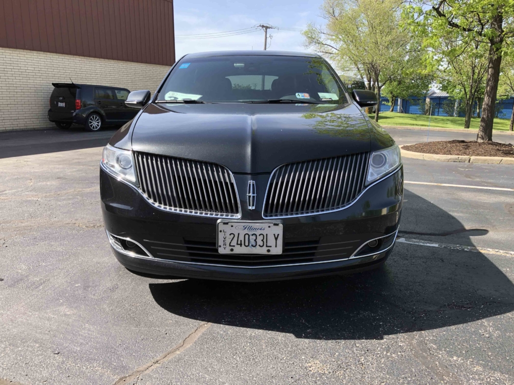 Lincoln MKT Sedan Front