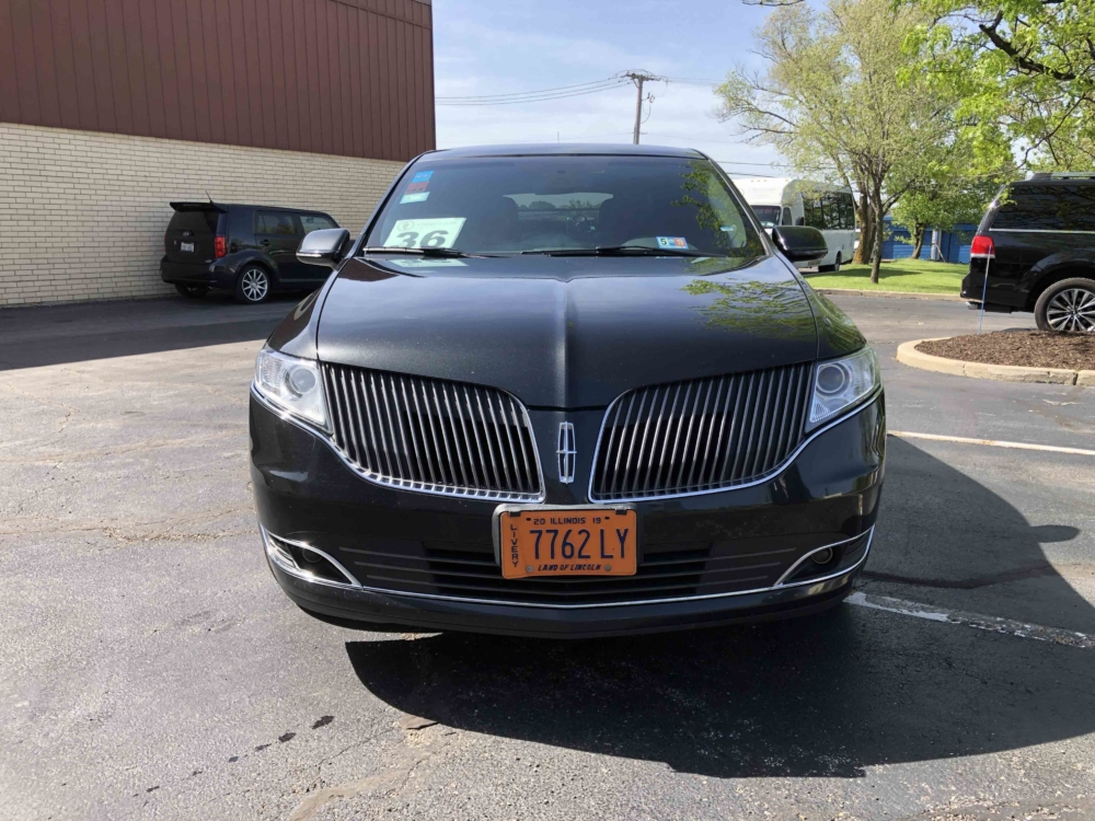 Lincoln MKT Sedan II Front